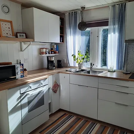 Guesthouse Taehkae - Scandinavian Style Wooden House 15 Mins To Vuosaari Harbour